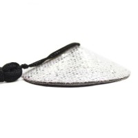 Серебристые пэстисы с черными кисточками Серебристые пэстисы с черными кисточками