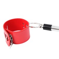 Красная бондажная распорка с наручниками и поножами Красная бондажная распорка с наручниками и поножами