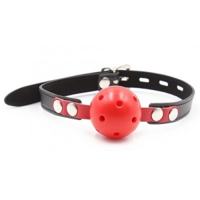 Дышащий кляп-шар красного цвета на черно-красном ремне Дышащий кляп-шар красного цвета на черно-красном ремне