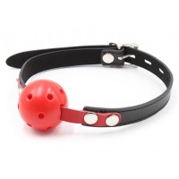 Дышащий кляп-шар красного цвета на черно-красном ремне Дышащий кляп-шар красного цвета на черно-красном ремне