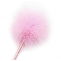 Нежно-розовый перьевой тиклер с атласной ручкой 34 см