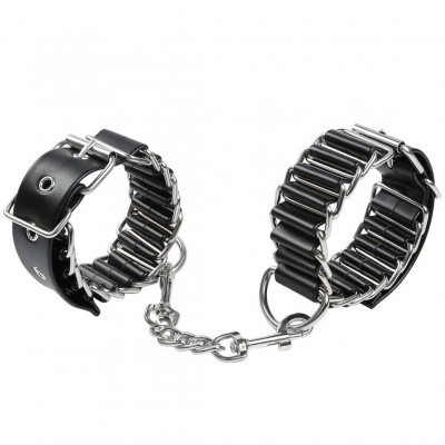 Черные наручники с металлическими кольцами