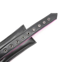 Черно-розовый ошейник с поводком на цепи Черно-розовый ошейник с поводком на цепи