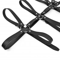 Черная сбруя на ремешках с фиксацией рук