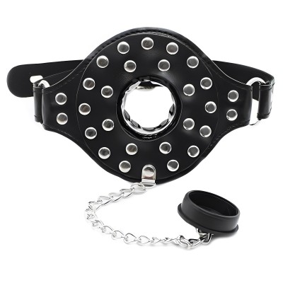 Черный кляп-затычка декорированный заклепками Черный кляп-затычка декорированный заклепками