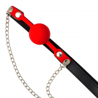 Красный силиконовый кляп с зажимами для сосков и замочком Красный силиконовый кляп с зажимами для сосков и замочком