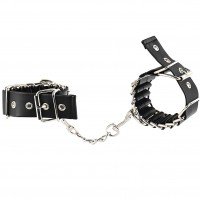 Черные наручники с металлическими кольцами