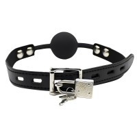 Силиконовый кляп-шар черного цвета на ремне с замочком