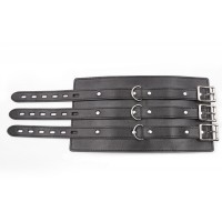 Широкий черный манжет на обе руки Широкий черный манжет на обе руки