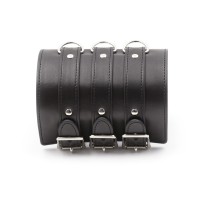 Широкий черный манжет на обе руки Широкий черный манжет на обе руки