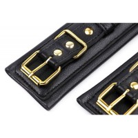 Черные кожаные наручники с золотистой цепочкой Черные кожаные наручники с золотистой цепочкой