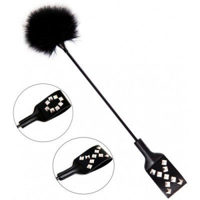 Декорированная заклёпками стек-шлепалка с тиклером 49 см