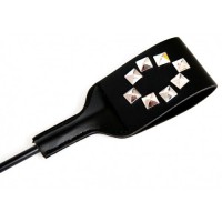 Декорированная заклёпками стек-шлепалка с тиклером 49 см