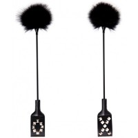 Декорированная заклёпками стек-шлепалка с тиклером 49 см