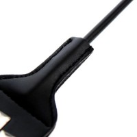 Декорированная заклёпками стек-шлепалка с тиклером 49 см