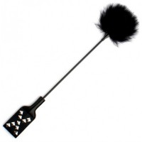 Декорированная заклёпками стек-шлепалка с тиклером 49 см