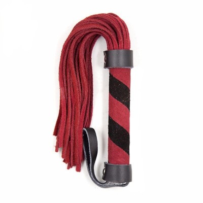 Компактная красно-черная плеть из замши 28 см Компактная красно-черная плеть из замши 28 см