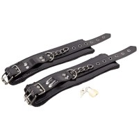 Лакированные черные наручники с мехом Лакированные черные наручники с мехом