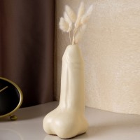 Матовая керамическая настольная ваза Достоинство бежевая 21 см