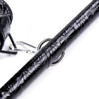 Лакированная распорка черного цвета с наручниками и поножами Лакированная распорка черного цвета с наручниками и поножами