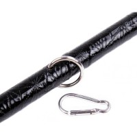 Лакированная распорка черного цвета с наручниками и поножами Лакированная распорка черного цвета с наручниками и поножами