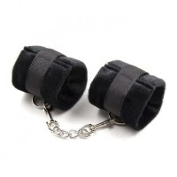Плюшевые наручники на цепочке черные Плюшевые наручники на цепочке черные
