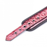 Дизайнерские поножи красно-черного цвета Дизайнерские поножи красно-черного цвета