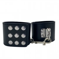 Черные наручники с металлическими заклепками Черные наручники с металлическими заклепками