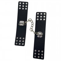 Черные наручники с металлическими заклепками Черные наручники с металлическими заклепками