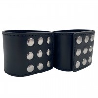 Черные наручники с металлическими заклепками Черные наручники с металлическими заклепками