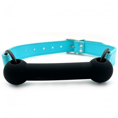 Черный кляп-трензель с голубым ремешком