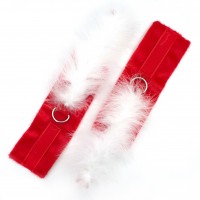 Красные плюшевые наручники с белым мехом на липучке