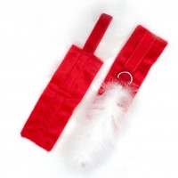 Красные плюшевые наручники с белым мехом на липучке