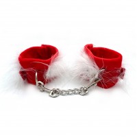 Красные плюшевые наручники с белым мехом на липучке