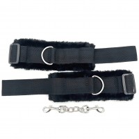 Текстильные наручники с мехом черные Текстильные наручники с мехом черные