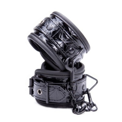 Дизайнерские наручники черного цвета Дизайнерские наручники черного цвета