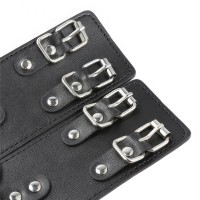 Широкие черные наручники с металлическим кольцом Широкие черные наручники с металлическим кольцом