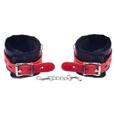 Красно-черные поножи с меховой отделкой