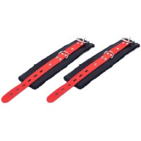 Красно-черные поножи с меховой отделкой