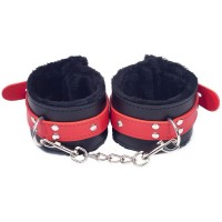 Красно-черные поножи с меховой отделкой