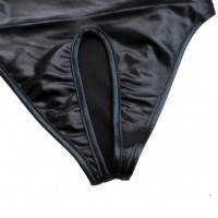 Сексуальное черное боди с открытой грудью