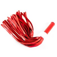 Плеть из натуральной кожи красного цвета с меховым декором 50 см