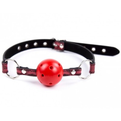 Кляп-шар на дизайнерском красном ремне Кляп-шар на дизайнерском красном ремне