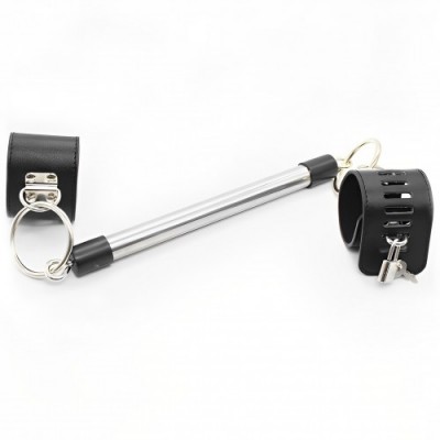 Короткая бондажная распорка с черными наручниками Короткая бондажная распорка с черными наручниками