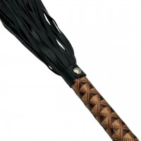 Черная плеть с дизайнерской лакированной ручкой золотого цвета 39 см