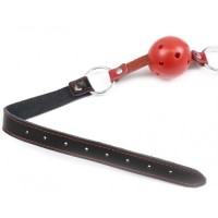 Кляп красный дышащий на ремешке с красной строчкой