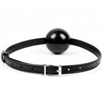 Черный кляп-шар из силикона на тоненьком ремне