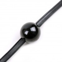 Черный кляп-шар из силикона на тоненьком ремне