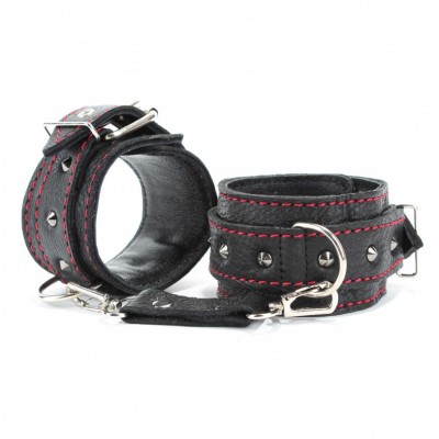 Наручники из натуральной кожи с шипами