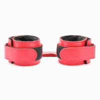 Наручники из красной кожи с мехом